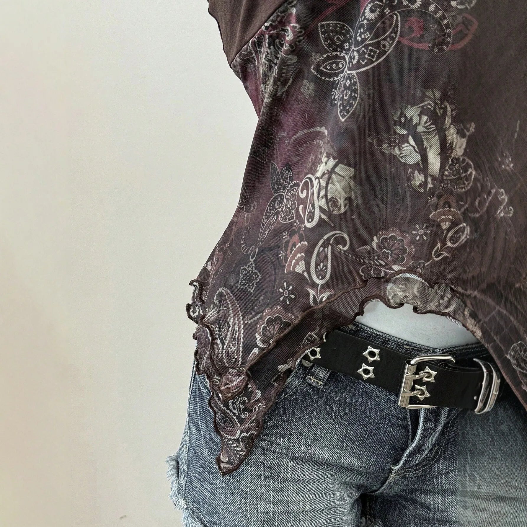 hanging neck shirt